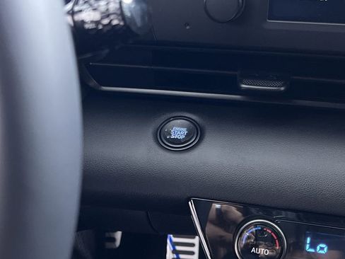 Used 2025 Hyundai Elantra Sport image 27