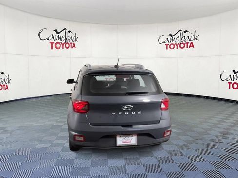 Used 2025 Hyundai Venue SEL FWD image 9