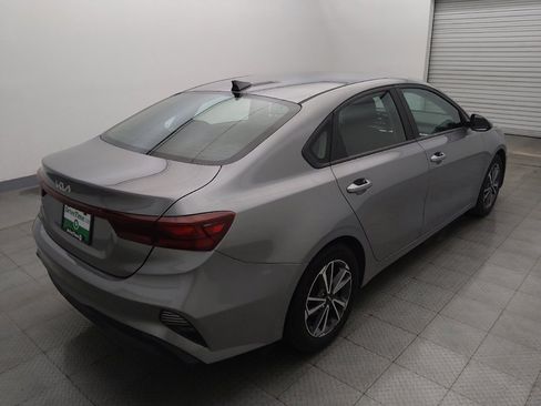 Used 2022 Kia Forte LXS FWD image 9