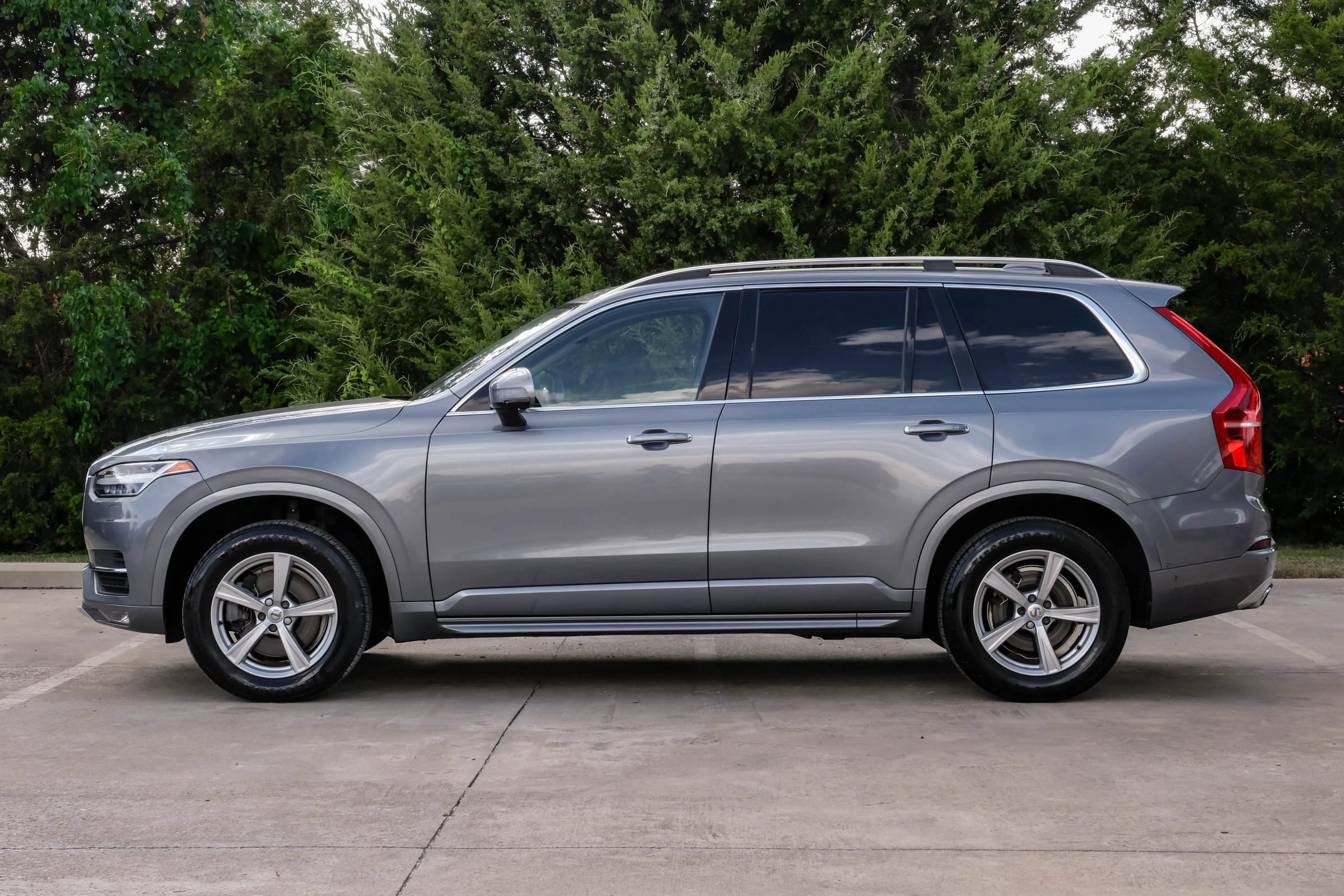 Used 2017 Volvo XC90 T5 Momentum w/ Vision Package FWD image 12
