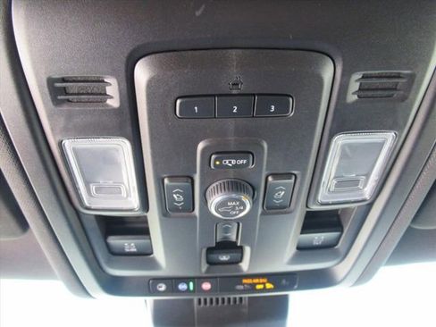 Used 2024 Chevrolet Suburban High Country w/ Advanced Technology Package image 31