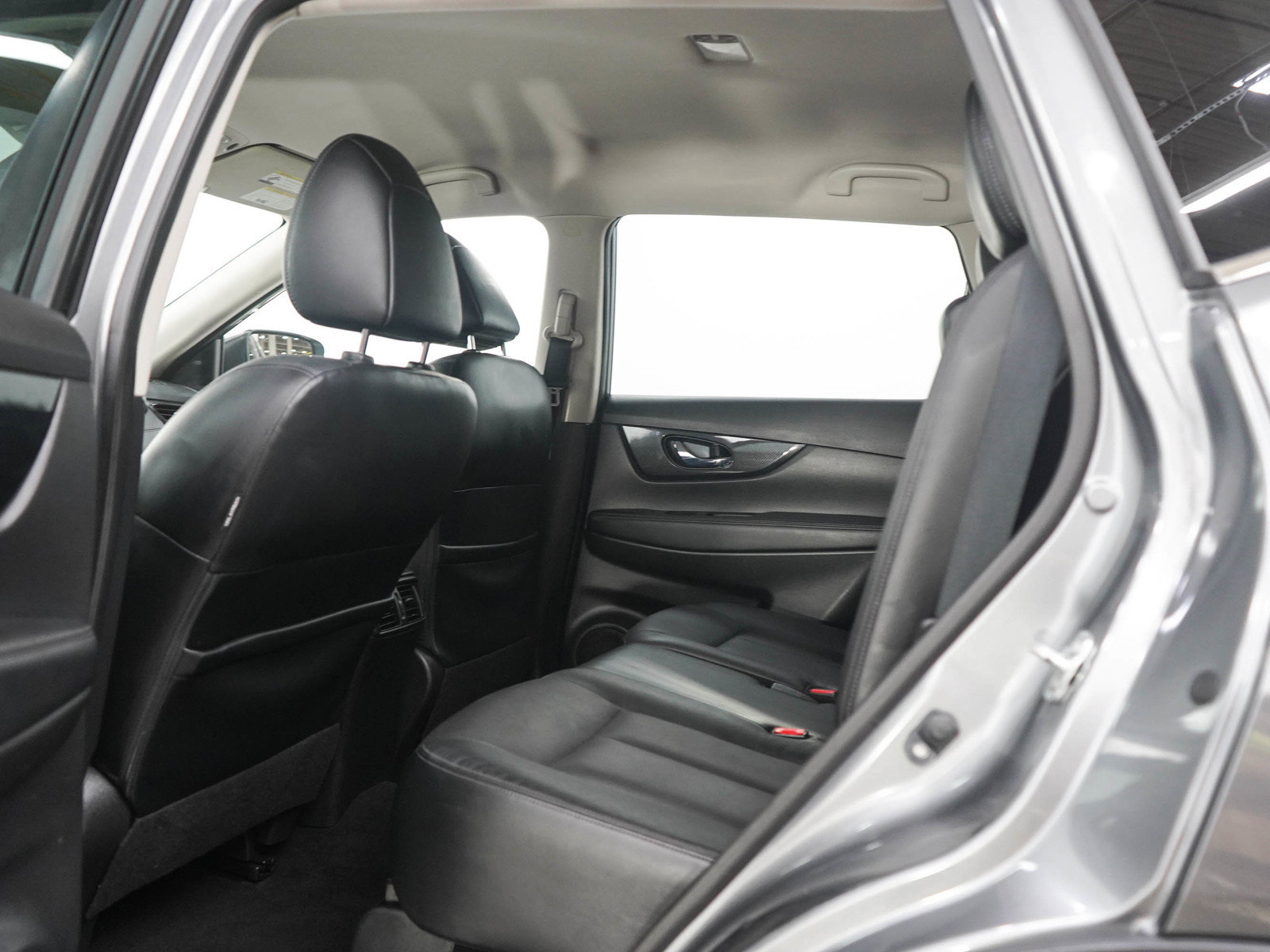 Used 2017 Nissan Rogue SL AWD/4WD image 32
