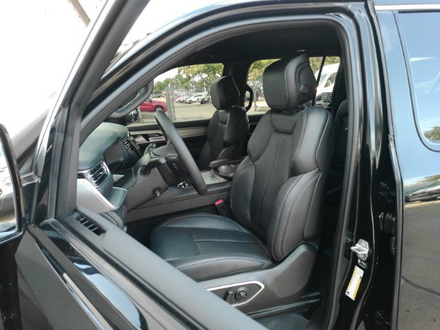 Used 2025 Jeep Wagoneer L Series II AWD/4WD image 14