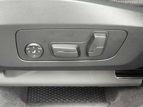 Used 2025 BMW X1 xDrive28i w/ Technology Package image 17