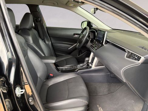 Used 2022 Toyota Corolla Cross XLE image 15