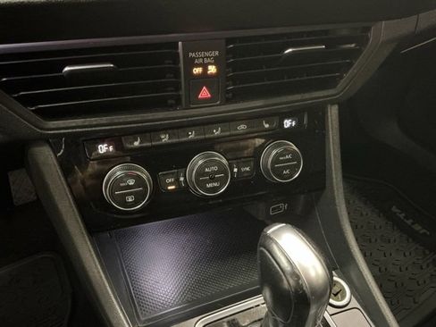 Used 2019 Volkswagen Jetta SEL image 23