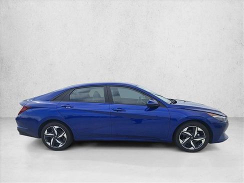 Used 2023 Hyundai Elantra SEL w/ Convenience Package FWD image 4