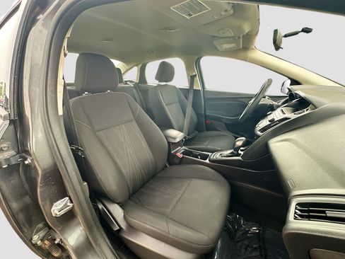 Used 2017 Ford Focus SE FWD image 27