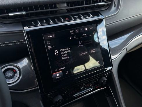 Used 2023 Jeep Grand Cherokee L Laredo image 19