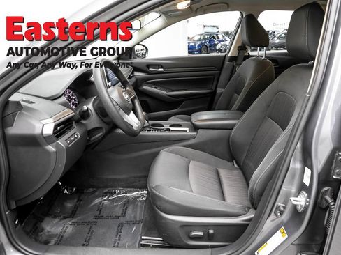 Used 2025 Nissan Altima 2.5 SV FWD image 14