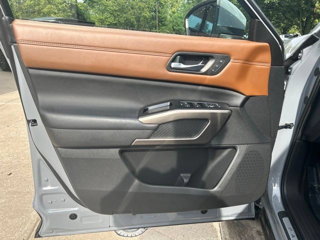 Used 2024 Nissan Pathfinder Platinum w/ Cargo Package AWD/4WD image 11