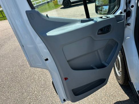 Used 2018 Ford Transit 250 130 Medium Roof RWD image 9