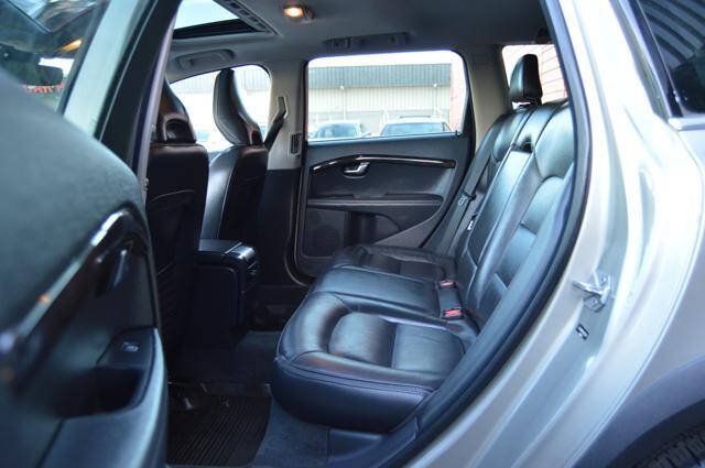 Used 2016 Volvo XC70 T5 Premier w/ Proximity Package FWD image 12