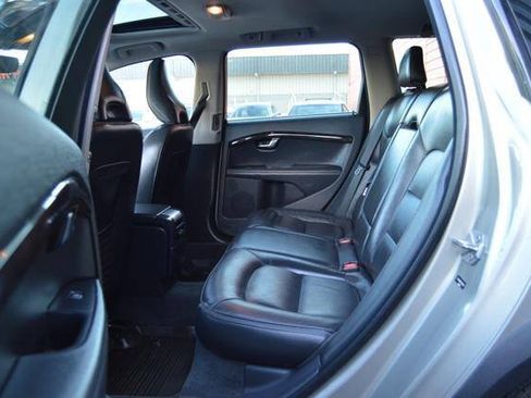 Used 2016 Volvo XC70 T5 Premier w/ Proximity Package FWD image 12