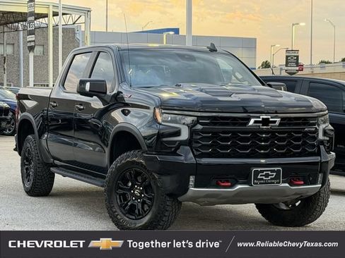 Used 2022 Chevrolet Silverado 1500 ZR2 w/ Technology Package AWD/4WD image 2