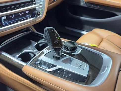 Used 2020 BMW 740i w/ Premium Package RWD image 27