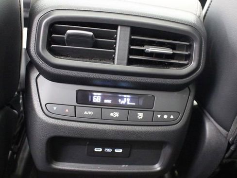 Used 2025 Honda Pilot Touring image 38