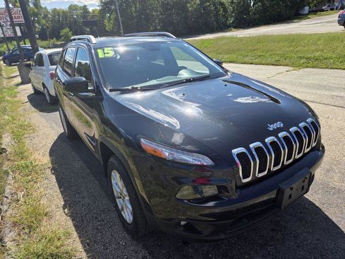 Used 2015 Jeep Cherokee Latitude w/ Comfort/Convenience Group image 2