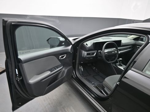 Used 2025 Kia K4 FWD image 18