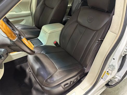 Used 2011 Cadillac DTS Platinum FWD image 28