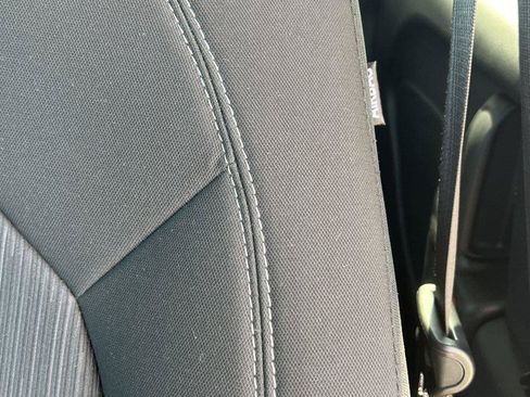 Used 2023 Chrysler Pacifica Touring FWD image 13
