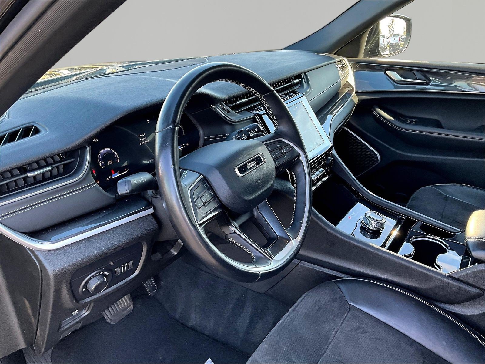 Used 2022 Jeep Grand Cherokee L Laredo AWD/4WD image 17