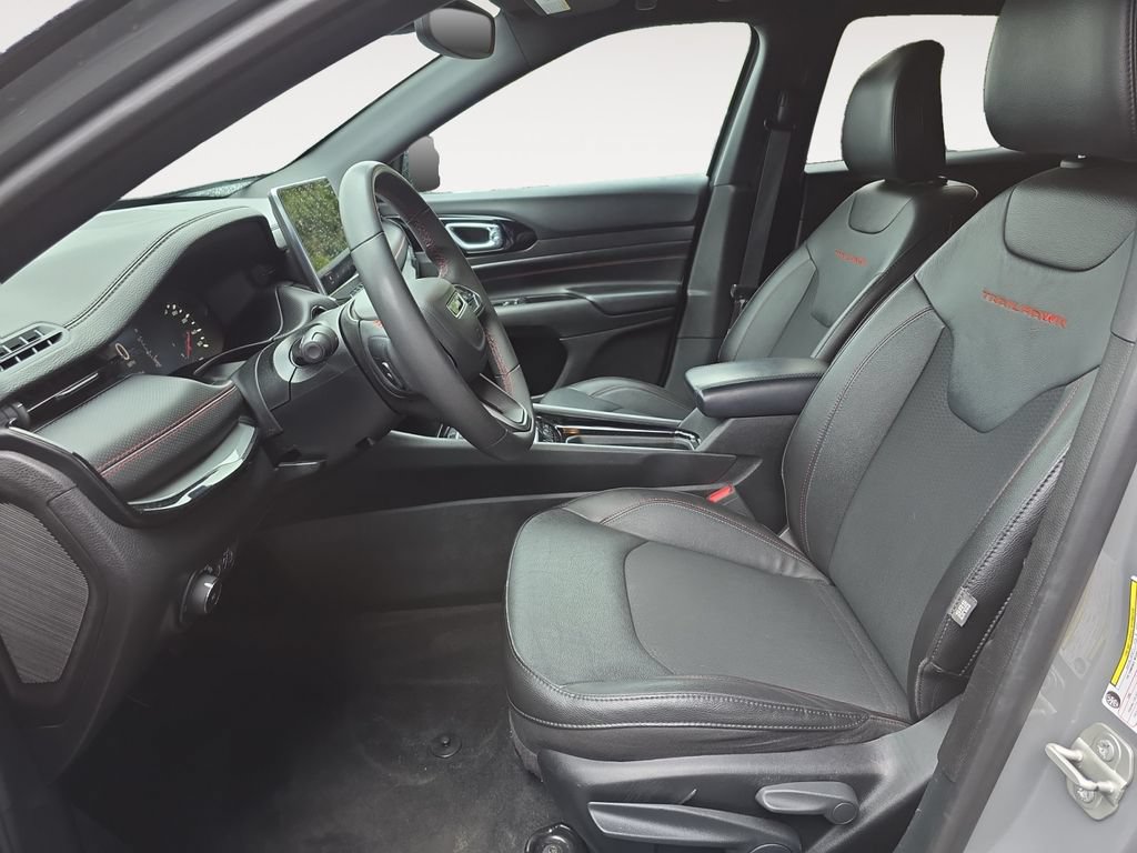 Used 2024 Jeep Compass Trailhawk AWD/4WD image 11