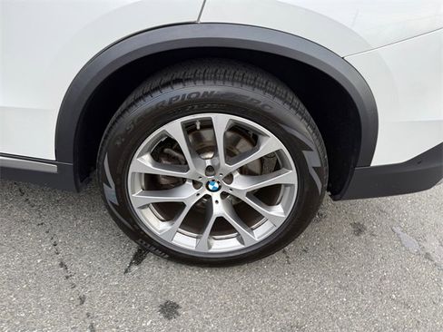 Used 2024 BMW X5 xDrive40i w/ Premium Package image 18