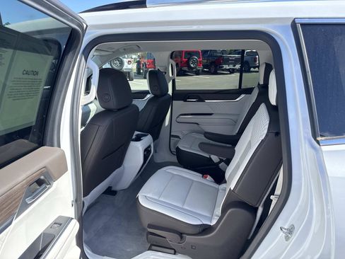 Used 2024 GMC Acadia Denali image 14