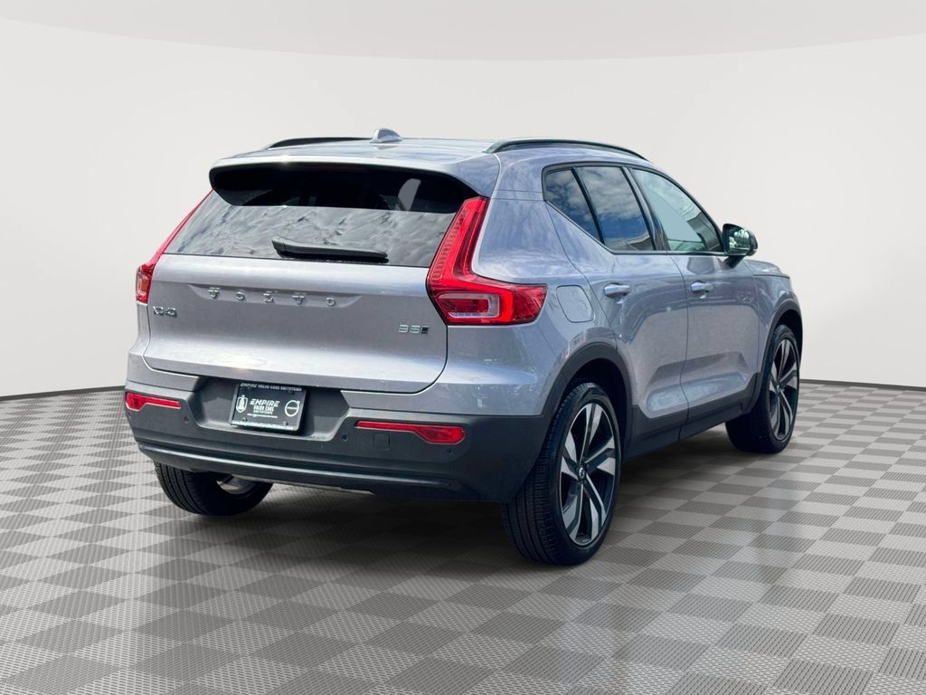 Used 2026 Volvo XC40 B5 Plus w/ Protection Package Premier AWD/4WD image 4