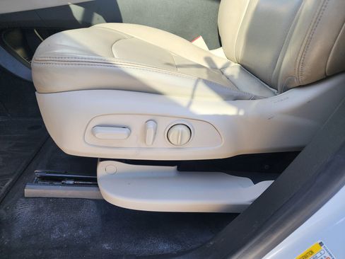 Used 2019 Buick Enclave Essence image 24