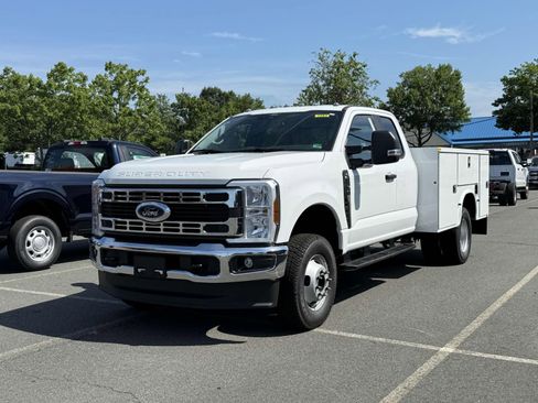 New 2025 Ford F350 XL w/ XL Chrome Package image 5
