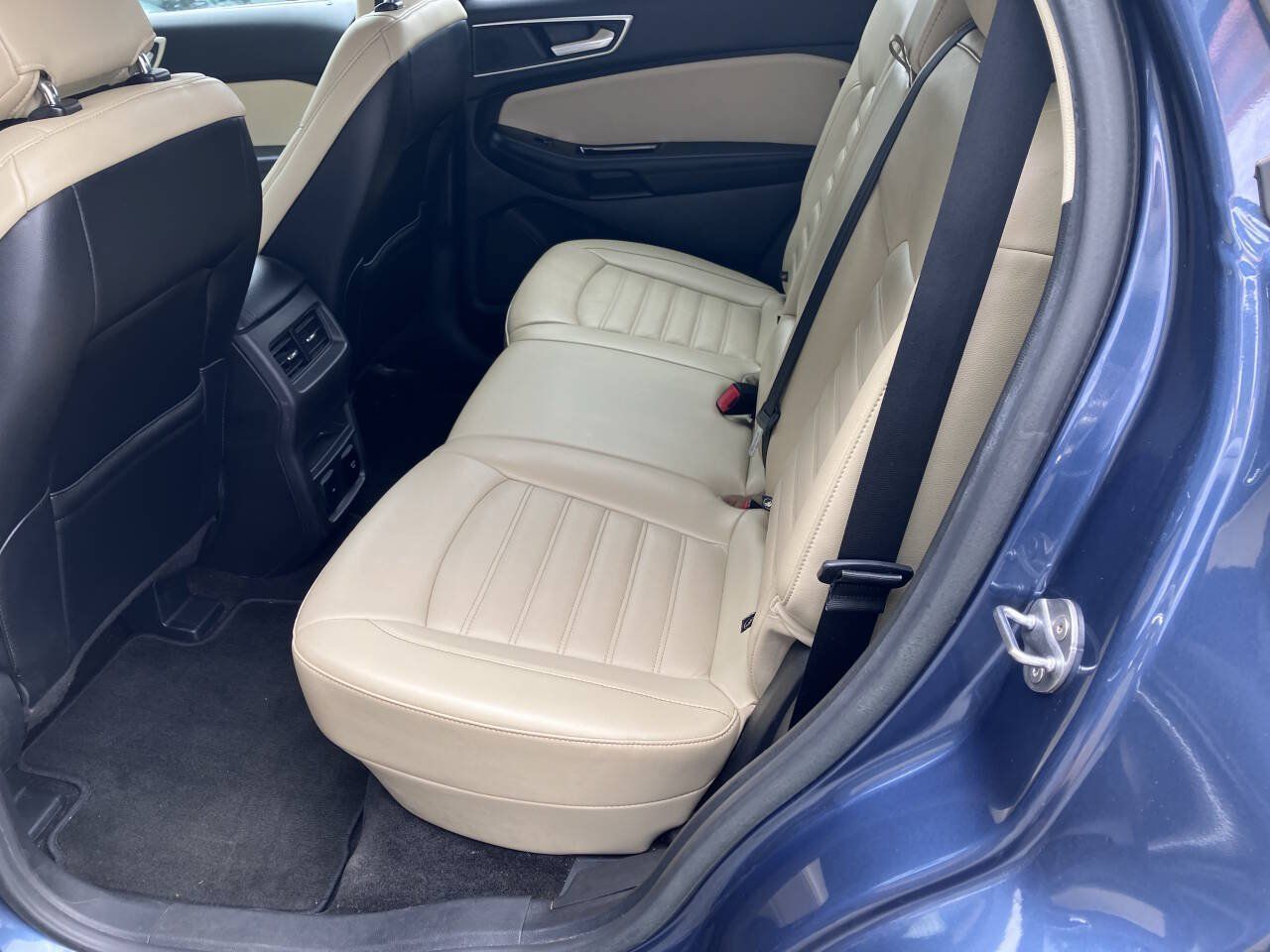 Used 2018 Ford Edge SEL w/ Equipment Group 201A FWD image 9