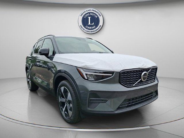 New 2026 Volvo XC40 B5 Core w/ Climate Package AWD/4WD image 2