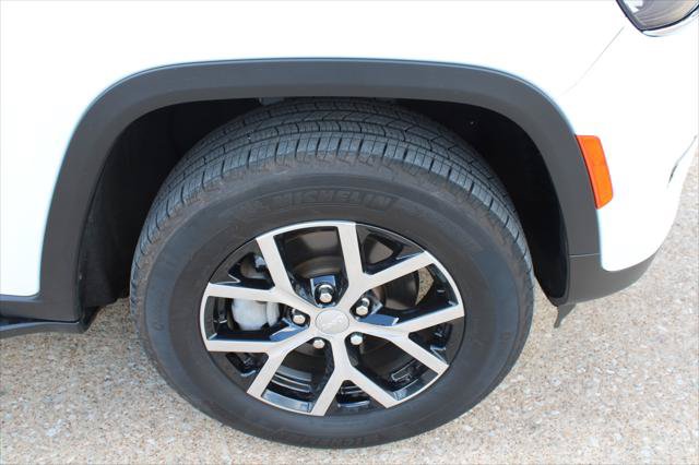 Certified 2024 Jeep Grand Cherokee Limited AWD/4WD image 18