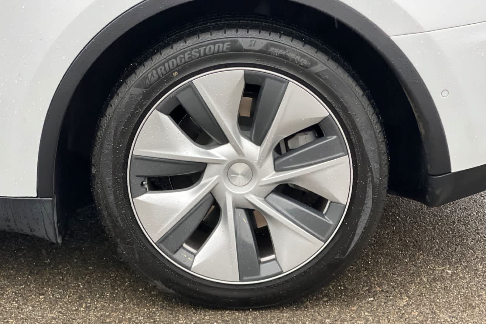 Used 2022 Tesla Model Y Long Range AWD/4WD image 25
