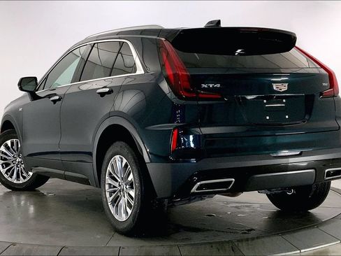 Used 2024 Cadillac XT4 Premium Luxury w/ Cold Weather Package FWD image 10