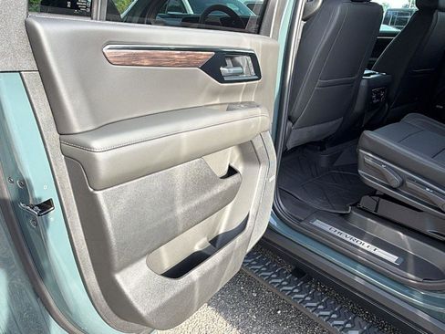 New 2026 Chevrolet Suburban Z71 w/ Comfort Package AWD/4WD image 18