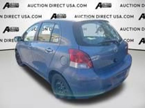 Used 2011 Toyota Yaris 4-Door Hatchback image 24