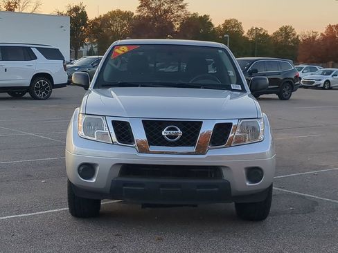 Used 2019 Nissan Frontier SV image 3