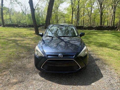 Used 2016 Scion iA image 5