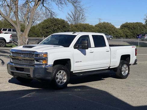 Used 2019 Chevrolet Silverado 2500 LT image 2