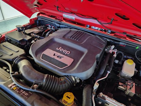 Used 2017 Jeep Wrangler Unlimited Sport w/ Connectivity Group image 36