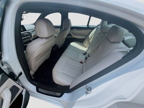 Used 2021 BMW 530i w/ Premium Package RWD image 24