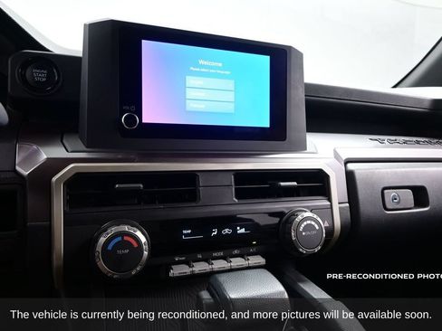 Used 2025 Toyota Tacoma SR5 AWD/4WD image 22