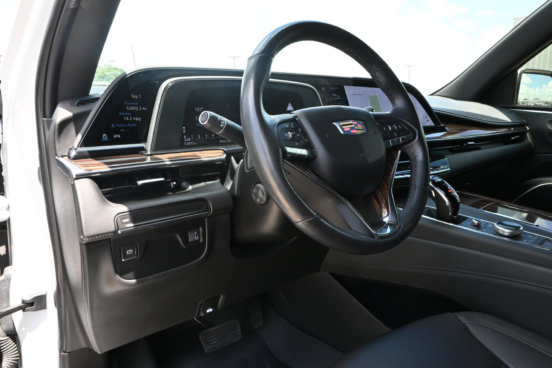 Used 2023 Cadillac Escalade Luxury w/ LPO, Floor Liner Package RWD image 17