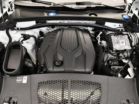 Certified 2026 Porsche Macan Turbo AWD/4WD image 12