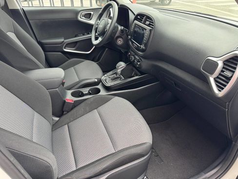 Used 2022 Kia Soul LX w/ Technology Package image 11