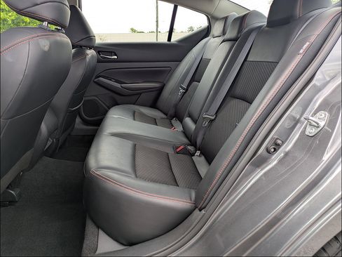 Used 2024 Nissan Altima 2.5 SR FWD image 13