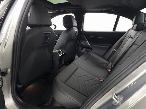 Used 2025 BMW i5 M60 image 32